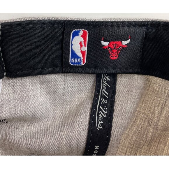 Mitchell & Ness Chicago Bulls Grey Red Snapback Hat Nostalgia Co - Picture 12 of 12